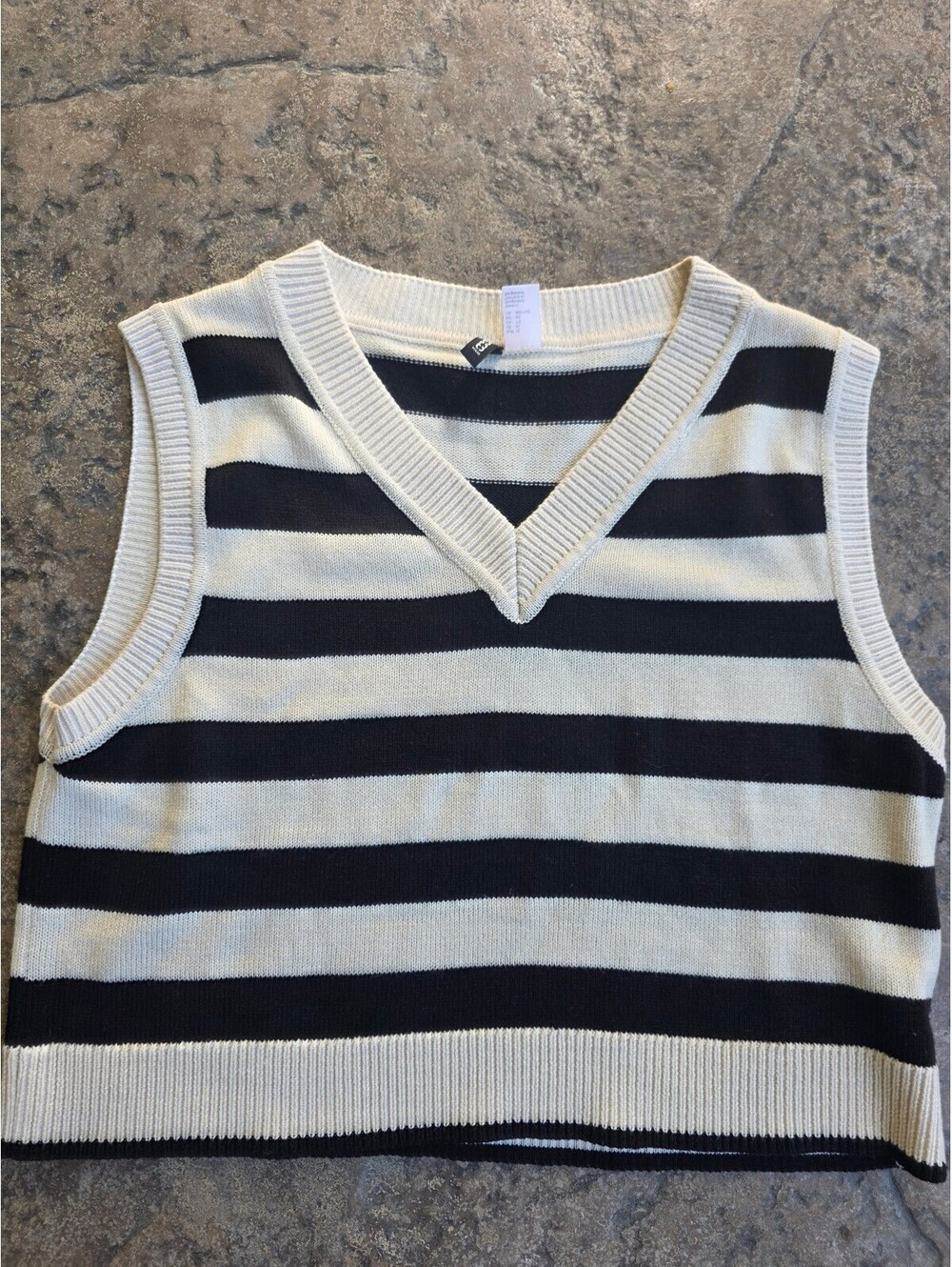 H&M Divided Black and Cream Striped V-Neck Sweater Vest XL